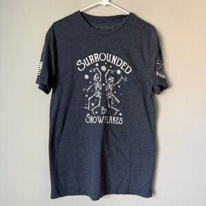 Grunt Style Surrounded By Snowflakes Skeleton Graphic T-Shirt Mens Medium Gray